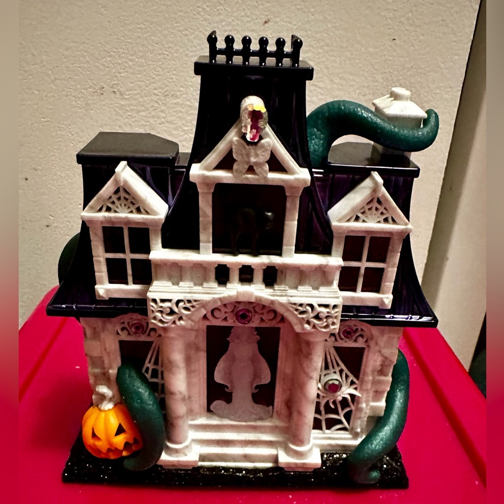 Bath & Body Works Chateau Tri-Projector for Halloween Wallflower Fragrance Plug - Picture 1 of 4